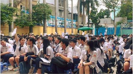 Buổi sinh hoạt dưới cờ cuối năm học 2023-2024 tại Trường THPT Vĩnh Viễn