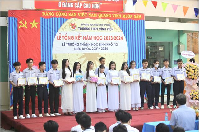 Trường THPT Vĩnh Viễn đã long trọng tổ chức Lễ tổng kết năm học 2023 – 2024 và Lễ trưởng thành học sinh khối 12 niên khóa 2021 - 2024